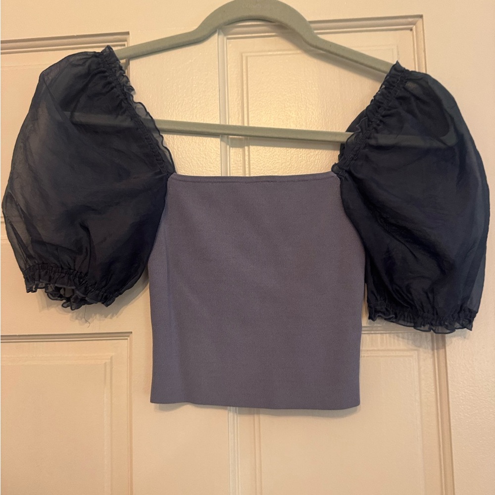 Periwinkle aritiza top with puff sleeves